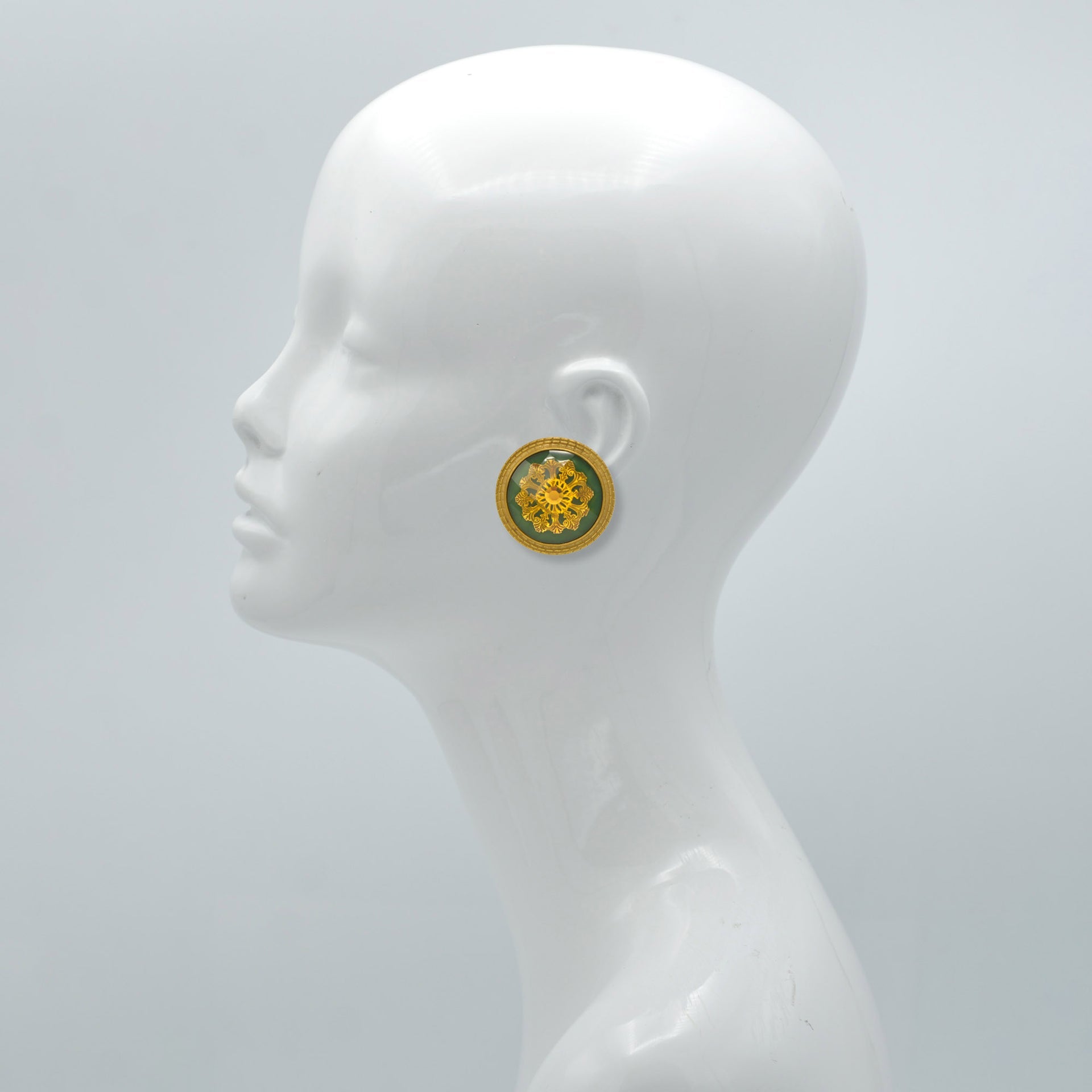 ANTIQUE GOLD GREEN ROUND CLIP EARRINGS #195TL3401