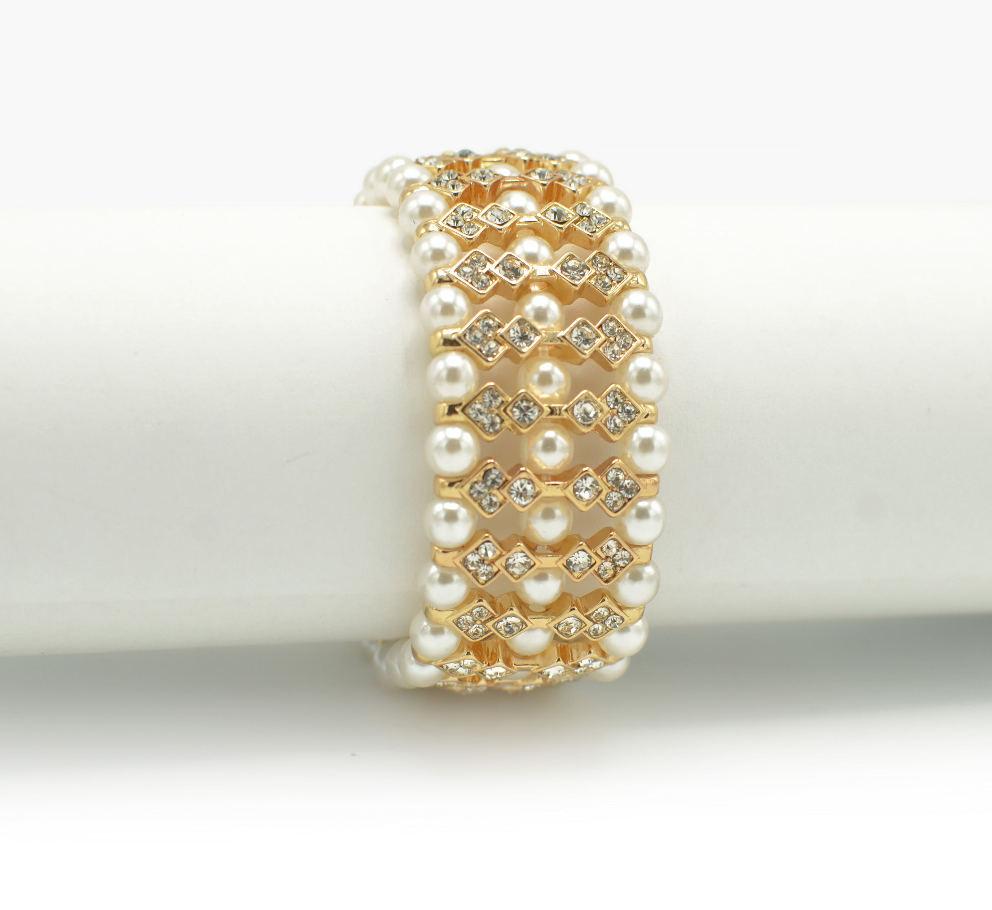 GOLD CREAM PEARL AND CRYSTAL MEMORY WIRE STRETCH BRACELET #SQGN083021(NB4-5)