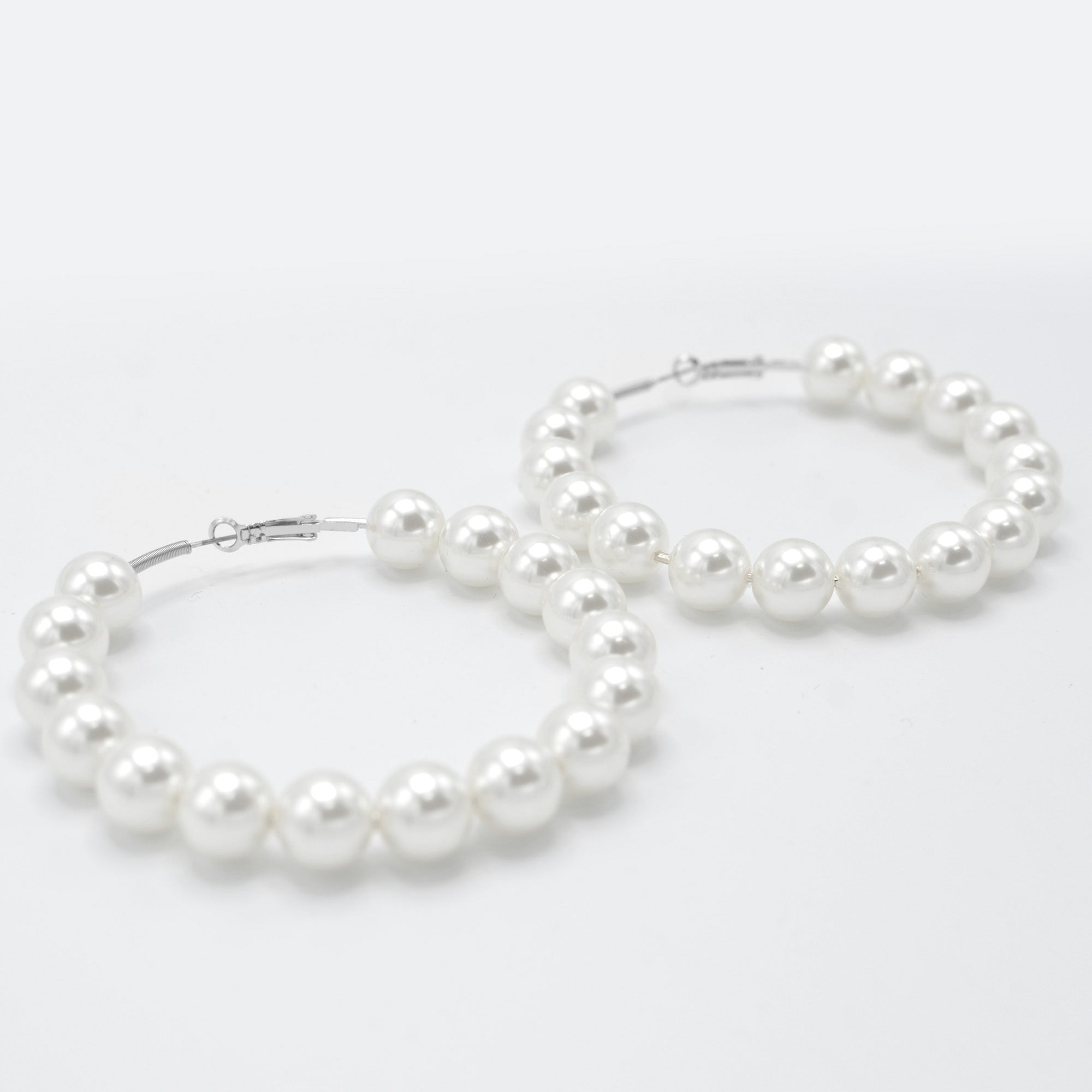 SILVER CREAM PEARL HOOP EARRINGS # HNE90690RDWH(RC11)