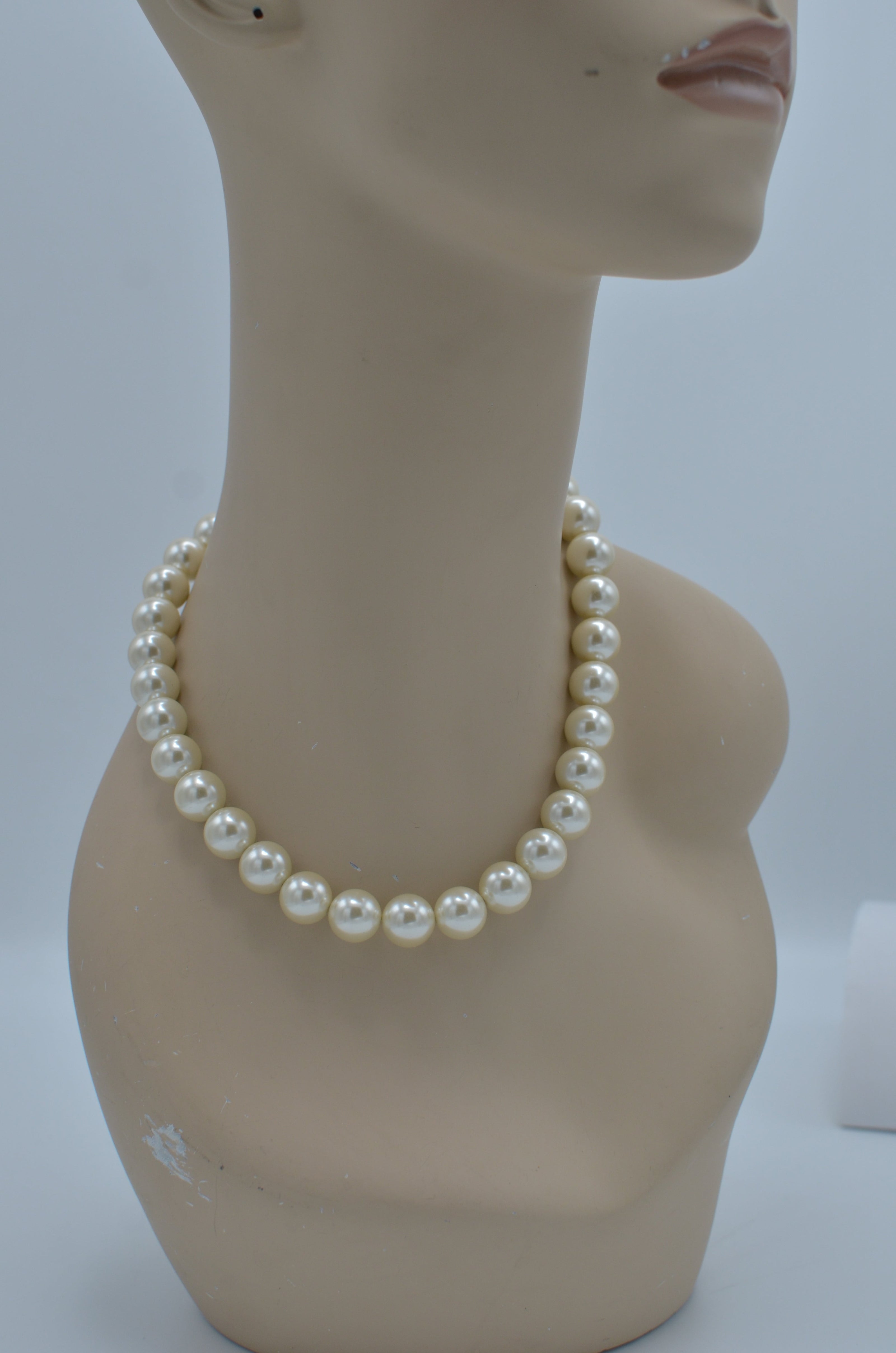 GOLD 12 MM CREAM PEARL SHORT NECKLACE #SQ321-1439G (IE21)