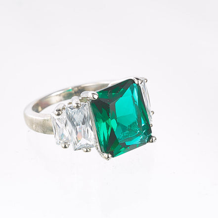 8653R Faceted Ring With Baguettes