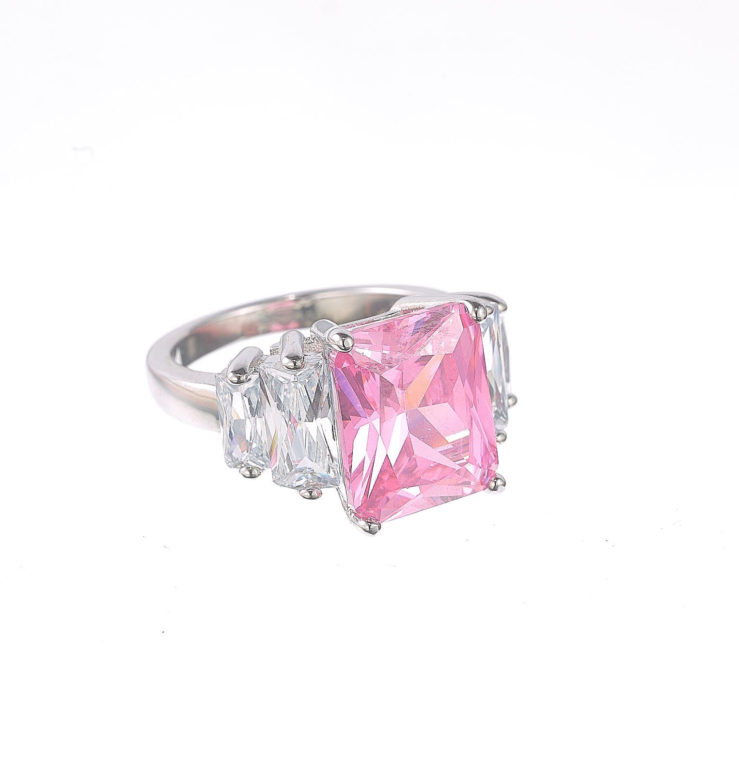 8653R Faceted Ring With Baguettes