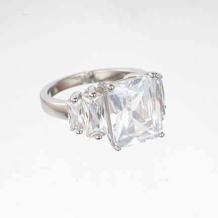 8653R Faceted Ring With Baguettes